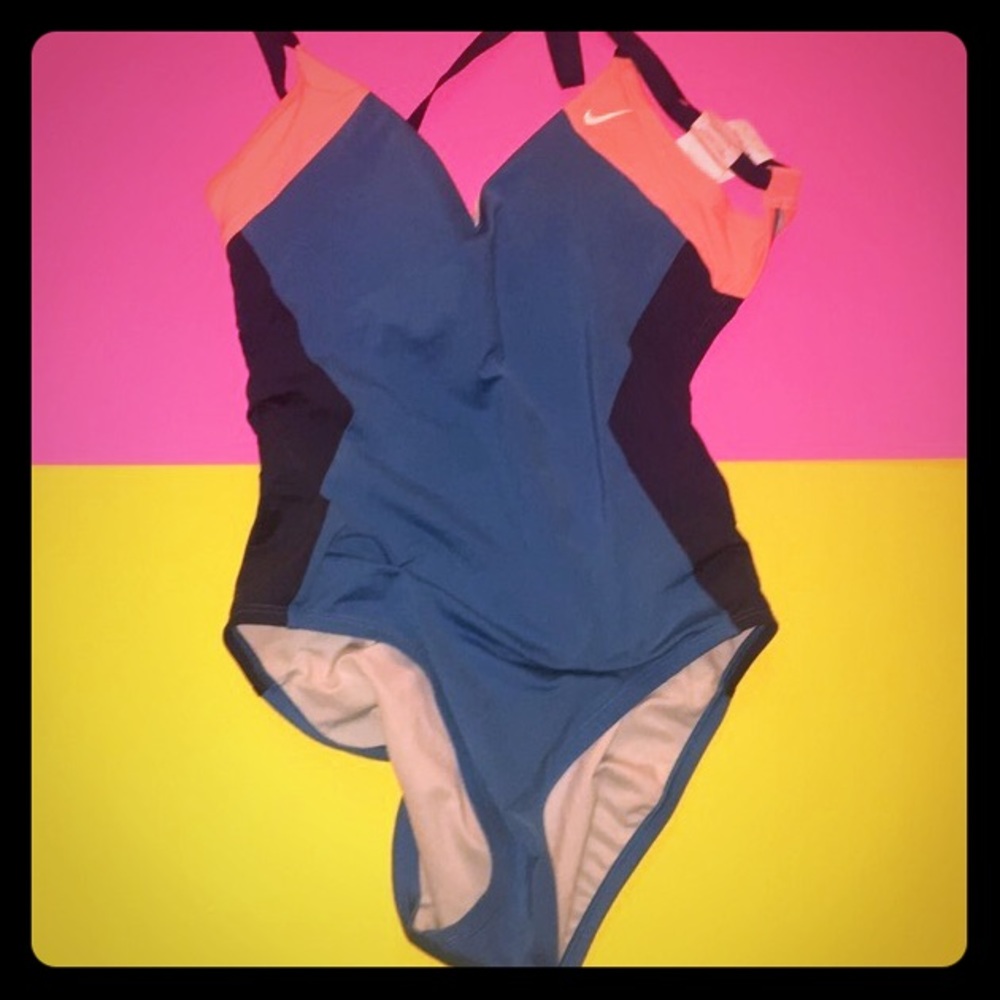 Nike Swimsuit one piece open bk size small